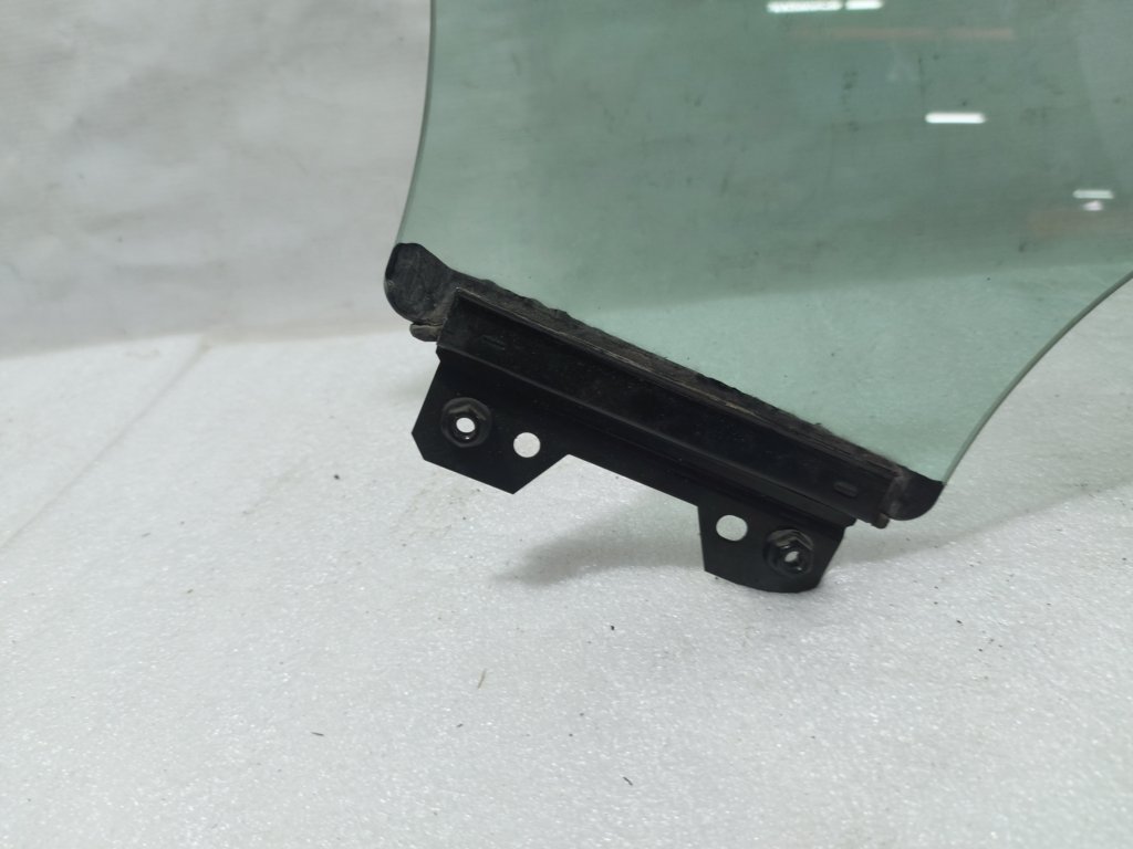 C-max Стекло двери задней правой Ford C-Max 2016-2018 GM5Z5825712A Ford C-Max 3