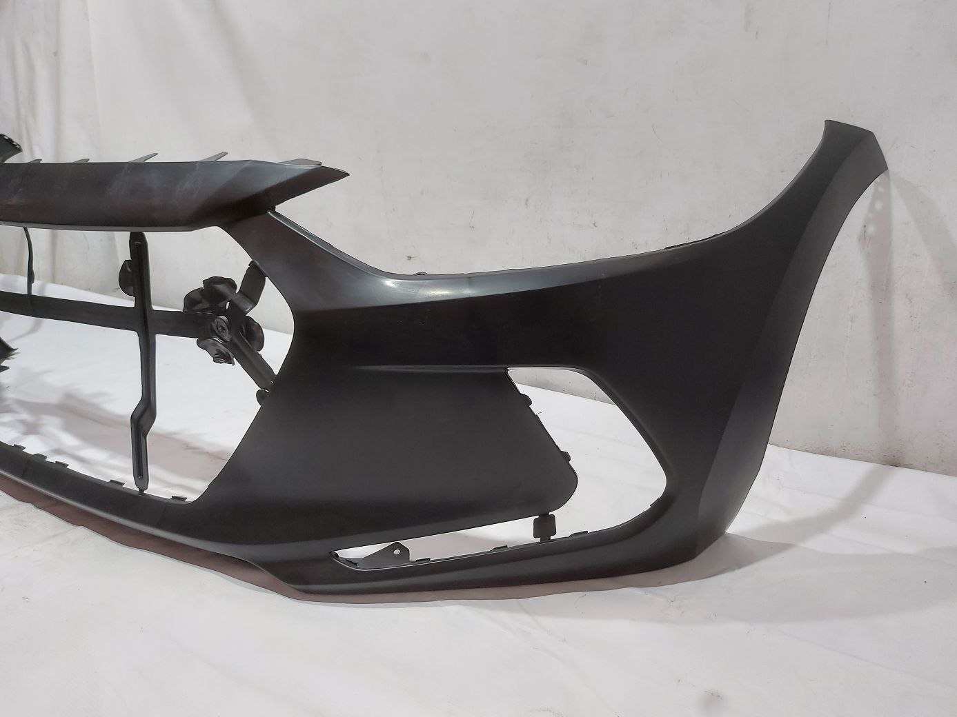 Товары с дефектами Бампер передний (дефект) Hyundai Elantra  2017-2018 86510F3000 Hyundai Elantra 2