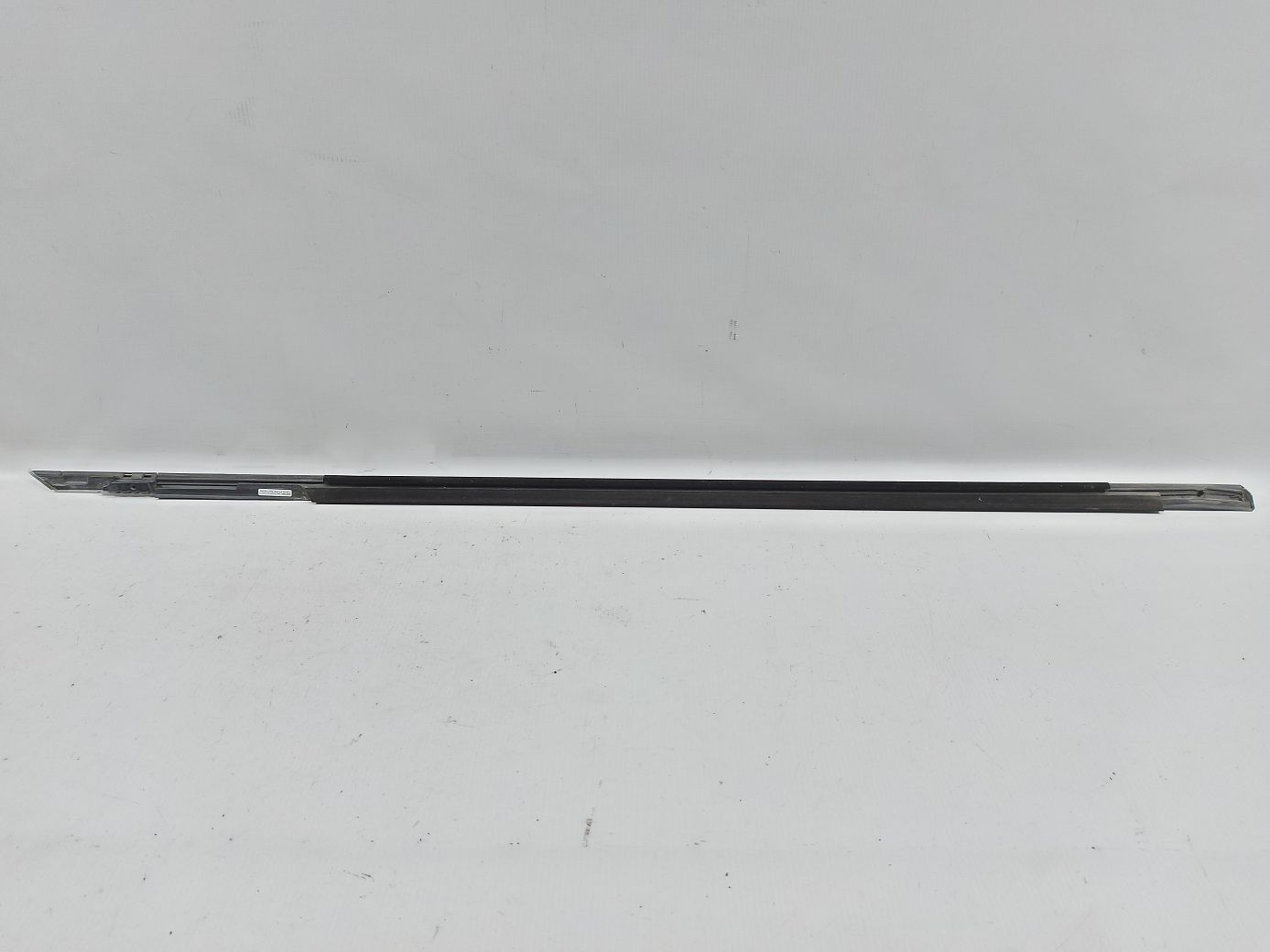 Ats Ущільнювальна гумка скла двері передньої лівої зовнішня (хром) Cadillac ATS 2013-2018 22970641 Cadillac ATS 4