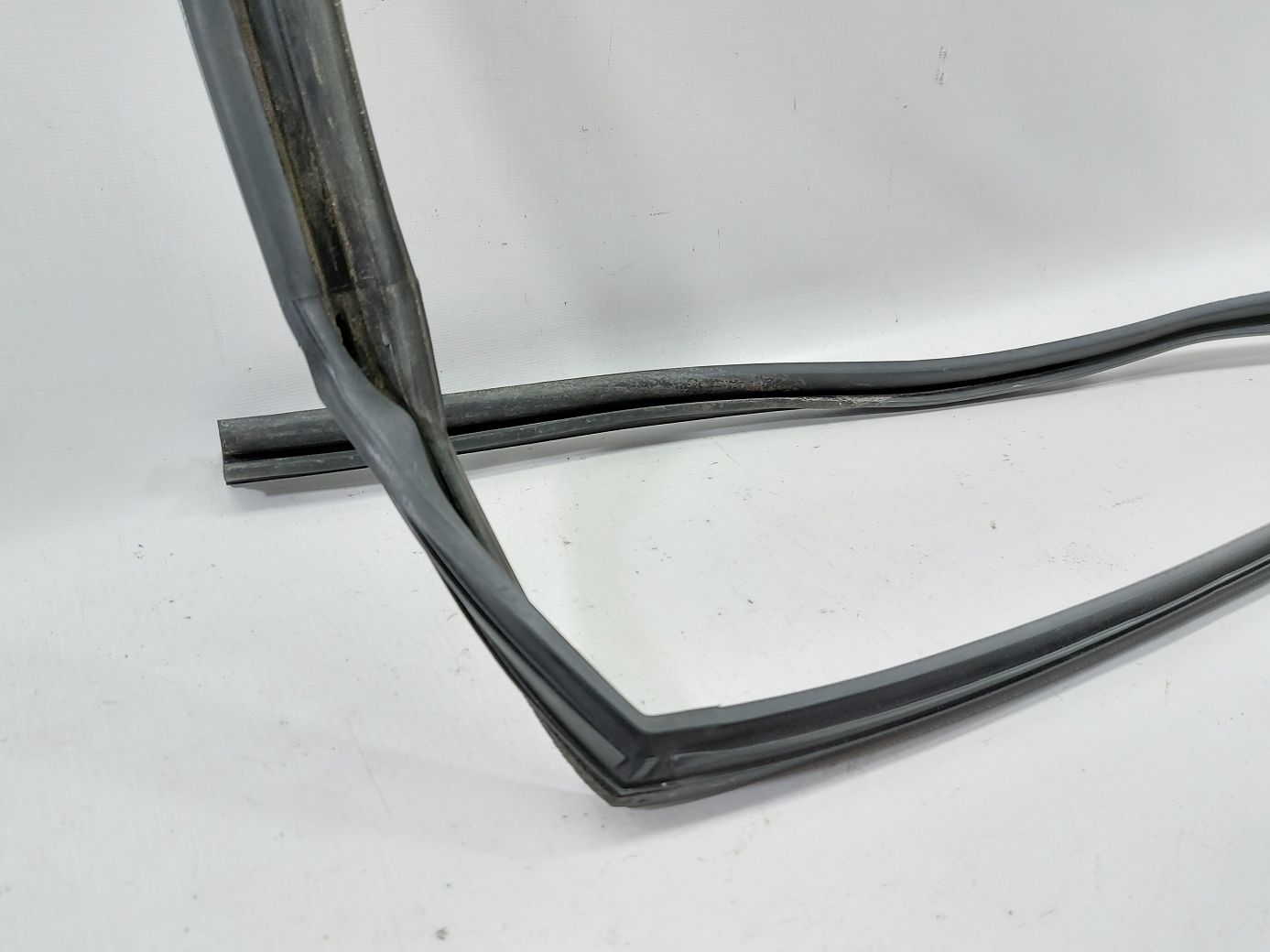 Sentra Направляющая резинка стекла двери задней правой Nissan Sentra 2013-2019 823303SG0A Nissan Sentra 3