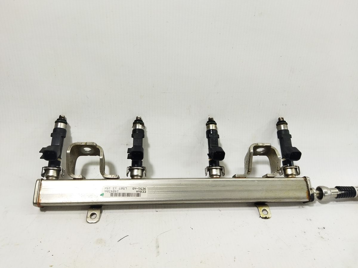 Escape Паливна рейка з форсунками Ford Escape 2013-2019 6M8Z9D280C Ford Escape 2