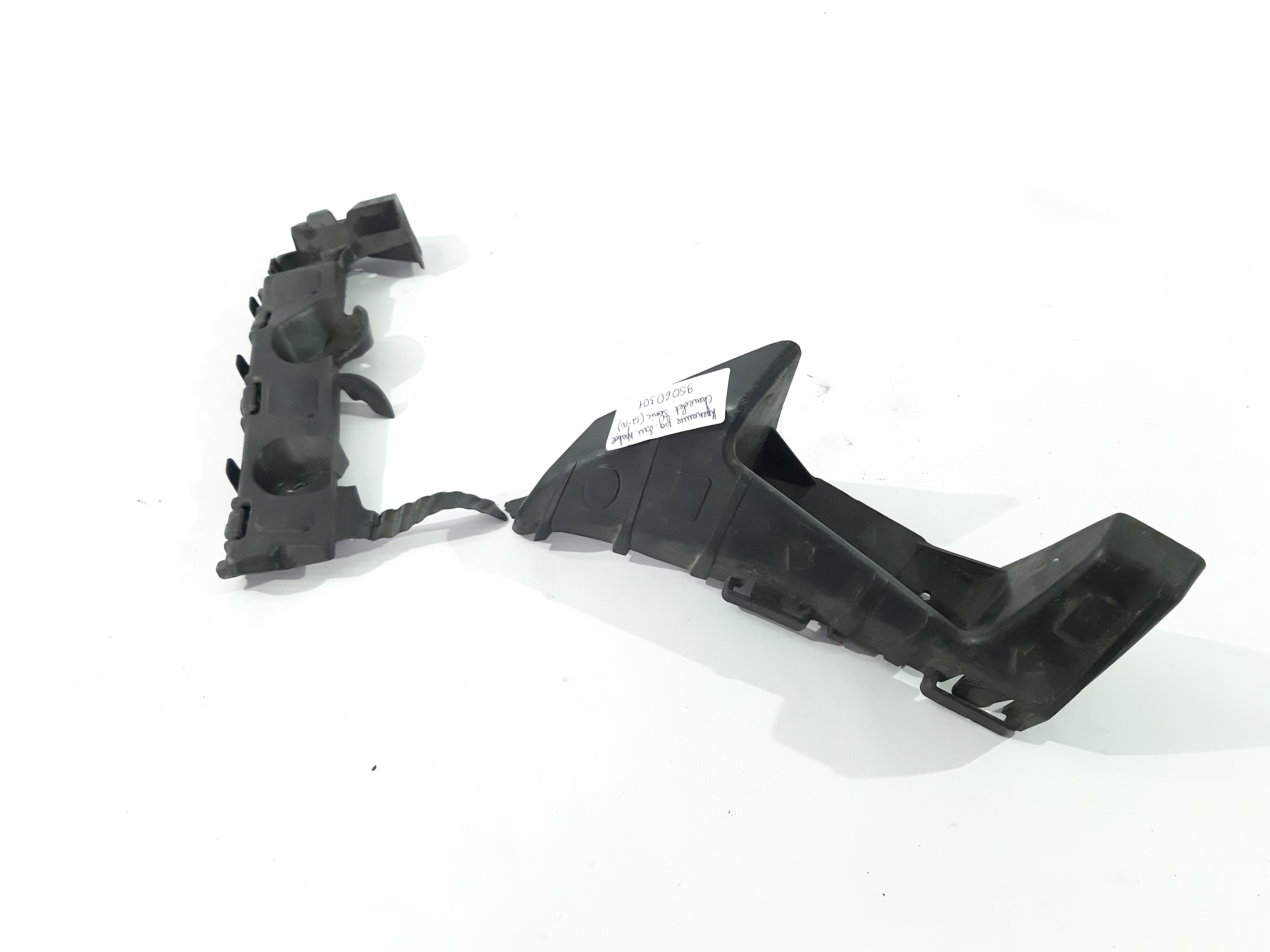 Sonic. Кріплення бампера заднього праве (немає шматка) Chevrolet Sonic 2012-2016 95060301 Chevrolet Sonic