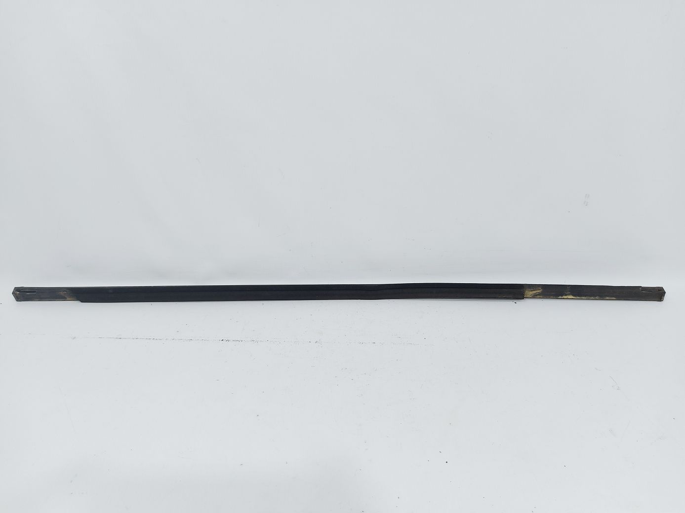 Impala Ущільнювальна гумка скла двері лівої зовнішня Chevrolet Impala 2014-2020 84325911 Chevrolet Impala 4