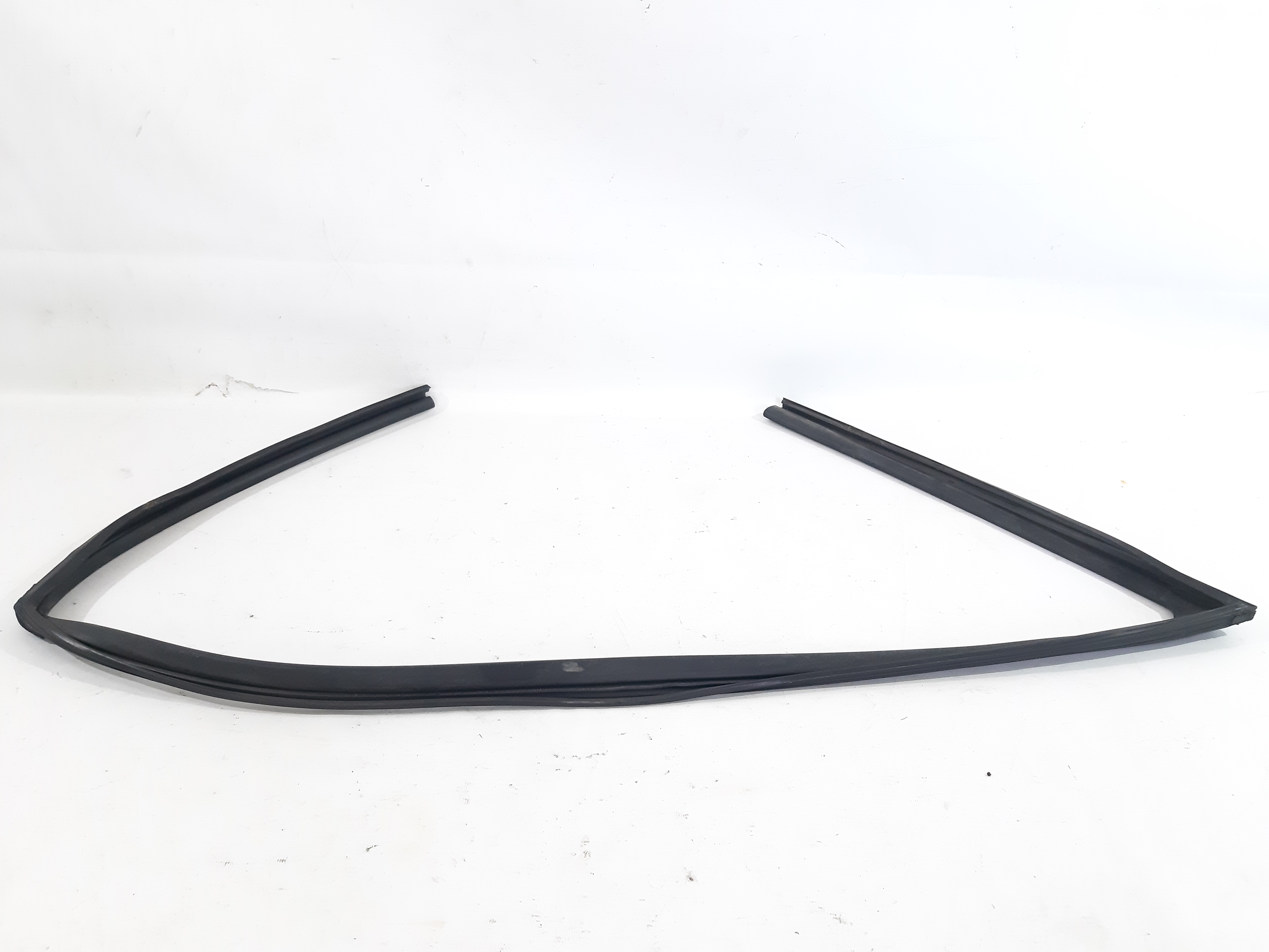 Sonata Ущільнювач скла дверей правого переднього Hyundai Sonata 2011-2015 825403Q000 Hyundai Sonata 4