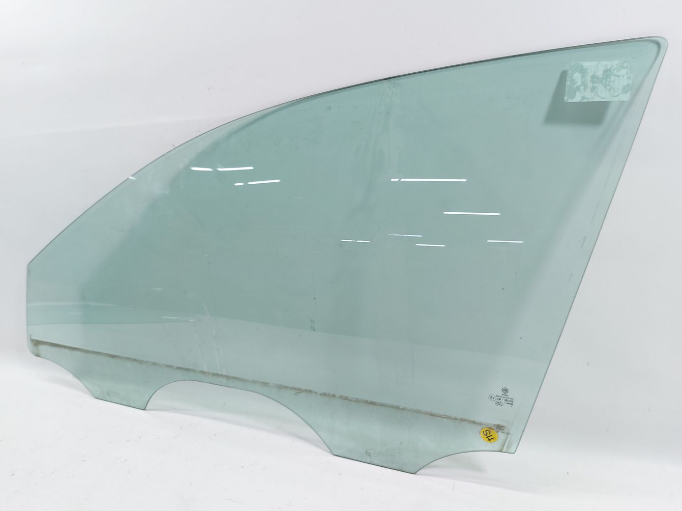 Passat s. Скло дверей передньої лівої Volkswagen Passat S 2012-2021 561845201 Volkswagen Passat S