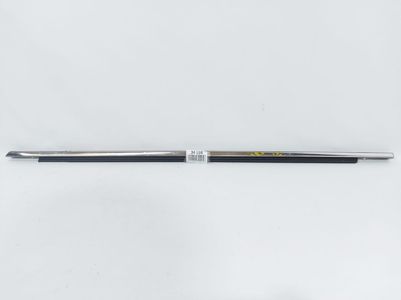 Equinox. Ущільнювальна гумка скла передньої лівої двері зовнішня Chevrolet Equinox 2011-2017 23193172 Chevrolet Equinox