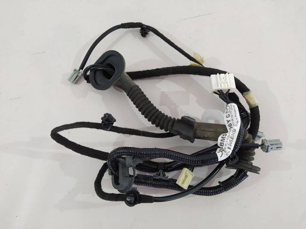 3 Проводка кришки багажника Mazda 3 2010-2013 BBM56706Y Mazda 3 2