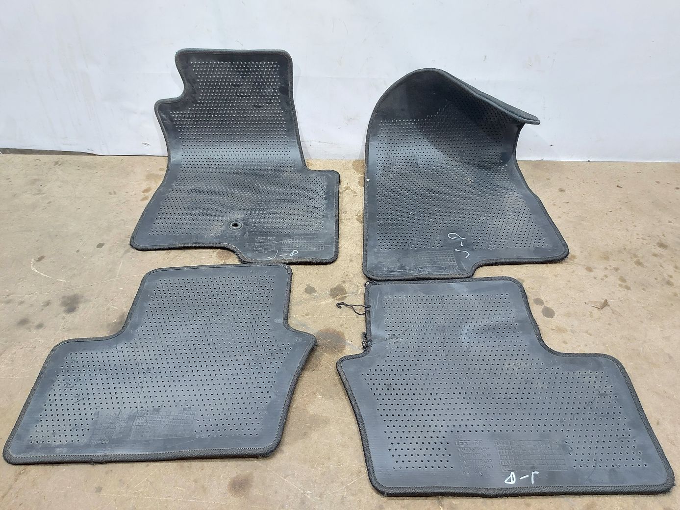 Patriot Килимки салону (к-кт) Jeep Patriot 2012 5SN121DVAA Jeep Patriot 13