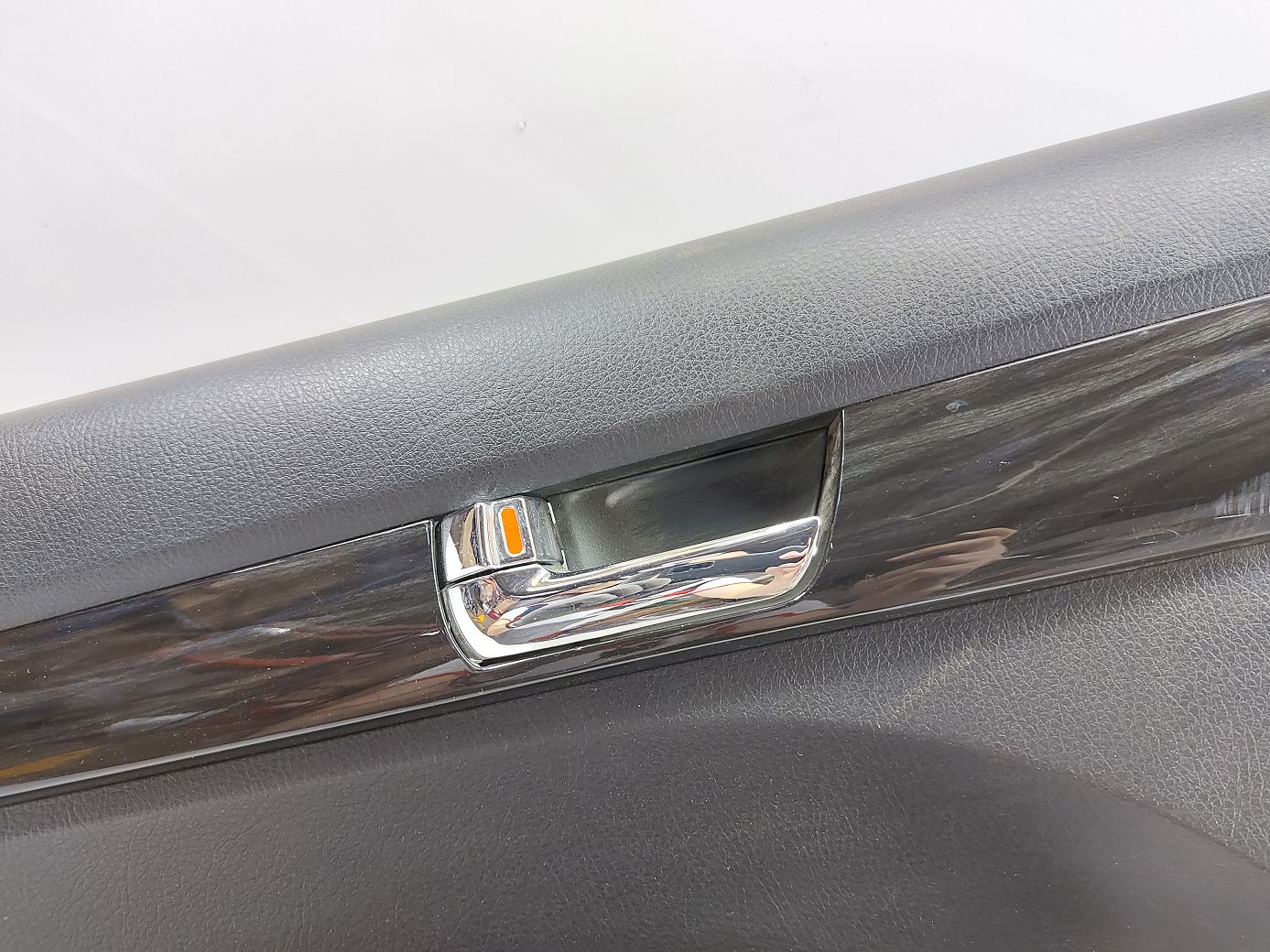 Sorento Карта двери задней левой (черная, кожа, дерево) Kia Sorento 2011 833011U500AM2 Kia Sorento 2