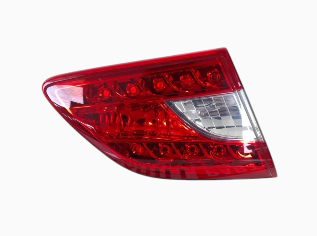 Sentra. Ліхтар кришки багажника лівий Nissan Sentra 2013-2014 265553SH5A Nissan Sentra