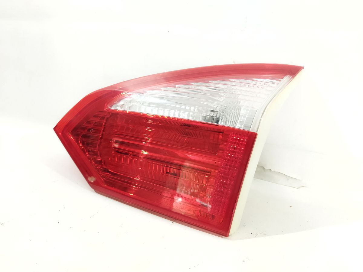 Fiesta Фонарь крышки багажника правый Ford Fiesta 2014-2019 D2BZ13404D Ford Fiesta 2