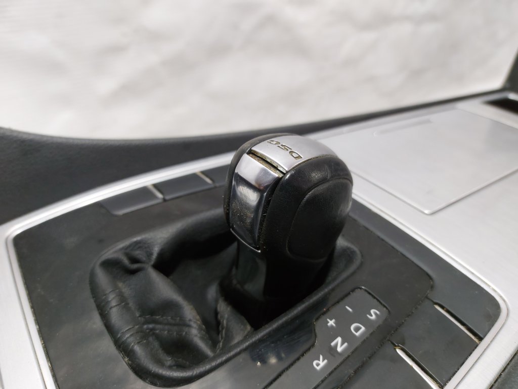 Passat s Консоль центральна Volkswagen Passat S 2012-2015 561863241C82V Volkswagen Passat S 13