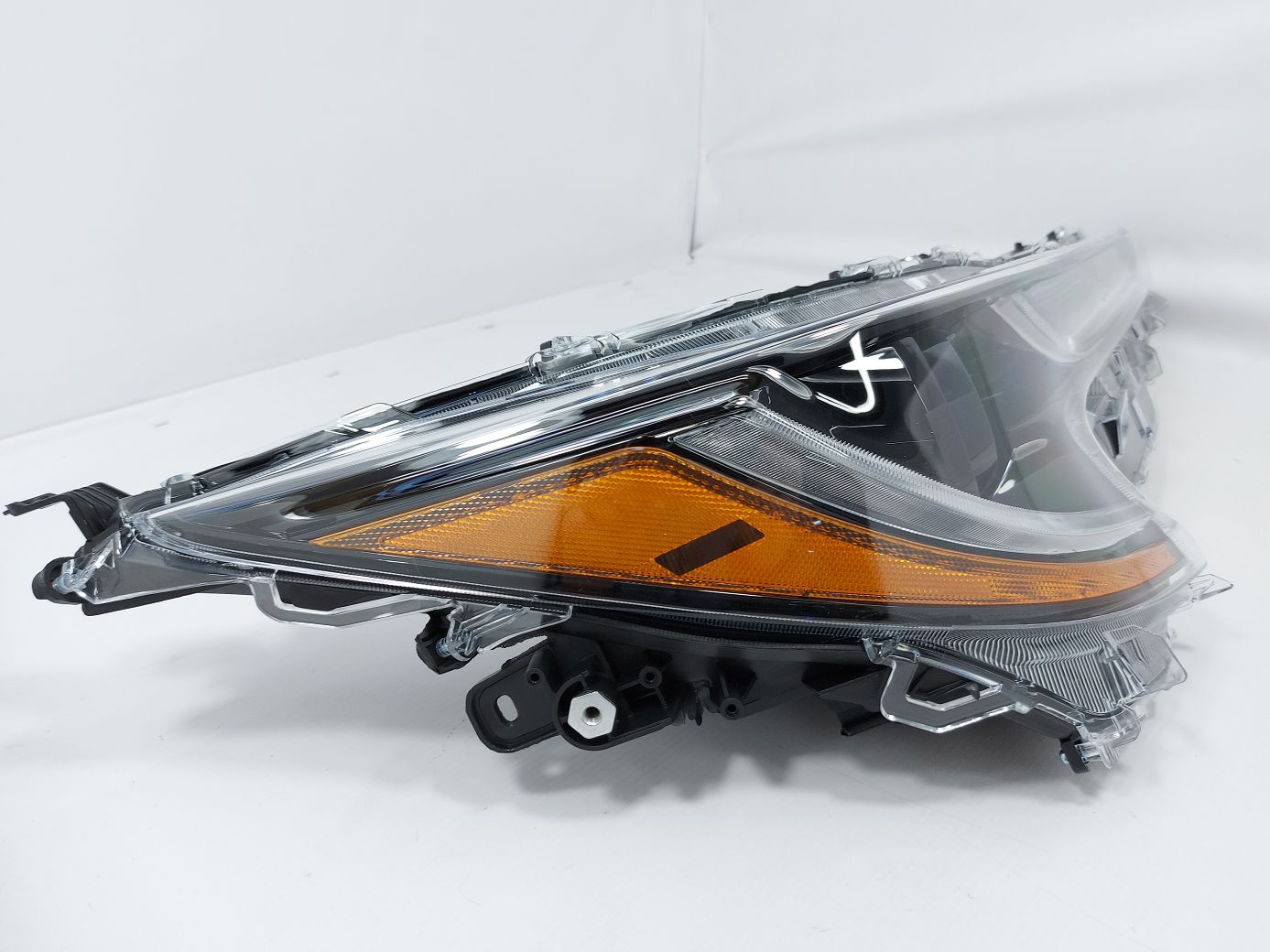 Фари головного світла Фара передня права (LE) Toyota Corolla 2019-2021 8111002S30 Toyota Corolla 4