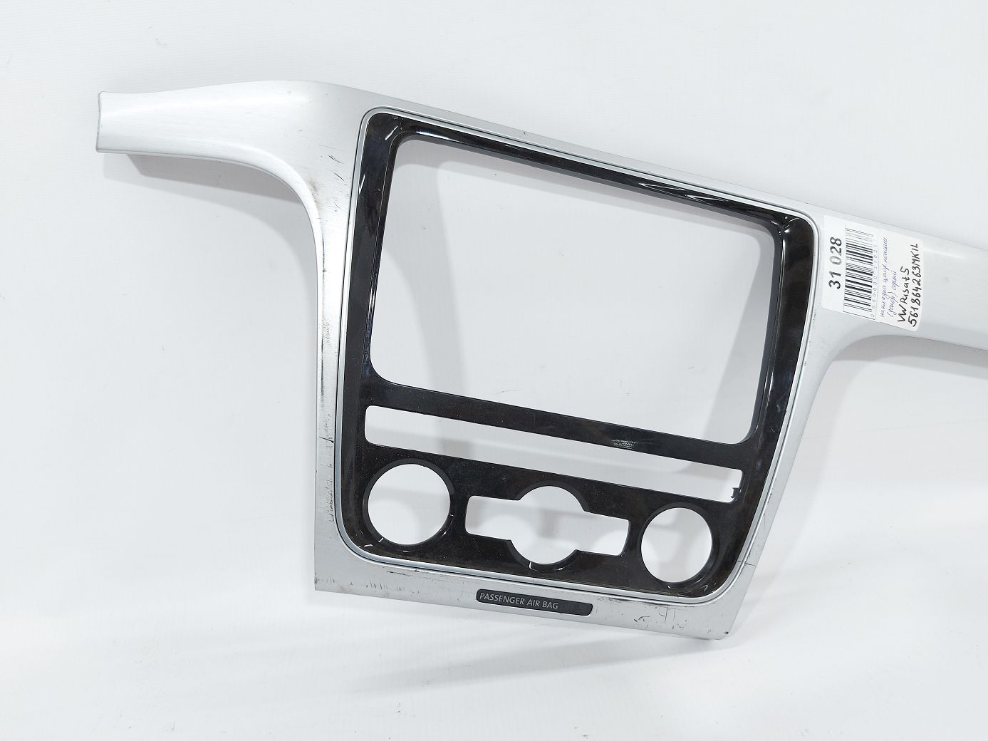 Passat s Накладка торпеди права (декор) Volkswagen Passat S 2014-2015 561857212D Volkswagen Passat S 5