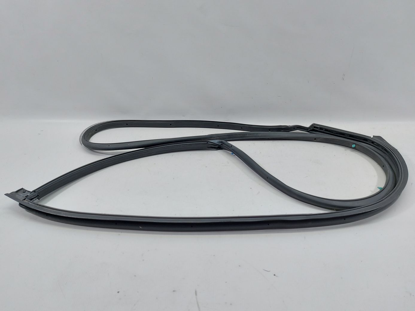 Grand caravan. Уплотнительная резинка двери передней левой Dodge Grand Caravan 2008-2020 4894985AC Dodge Grand Caravan