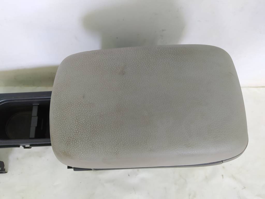 Forester Консоль підлокітника Subaru Forester 2014-2018 92113SG010 Subaru Forester 4