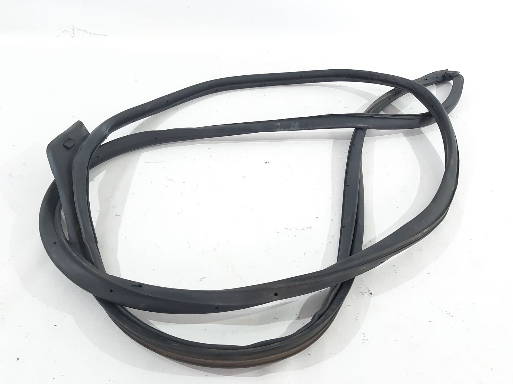 Sonata Уплотнитель двери передней левой Hyundai Sonata 2011-2015 821303S000 Hyundai Sonata 2