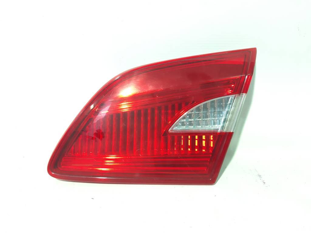 Sentra Ліхтар кришки багажника правий Nissan Sentra 2016-2019 265503YU5A Nissan Sentra 12