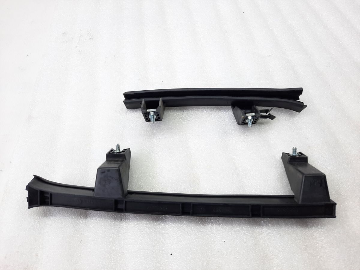 500 Напрямна скло дверей передньої лівої Fiat 500 2012-2018 68070263AA Fiat 500 7