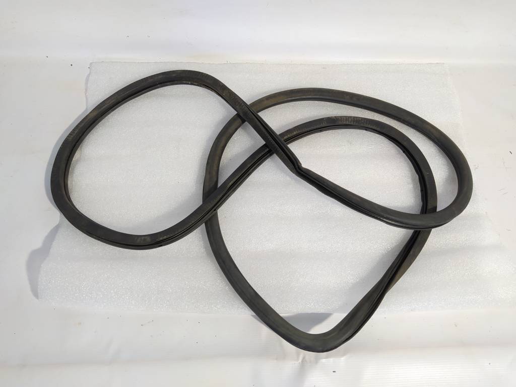 Dart Ущільнювальна гумка передніх правих дверей Dodge Dart 2013-2019 68082802AD Dodge Dart 5