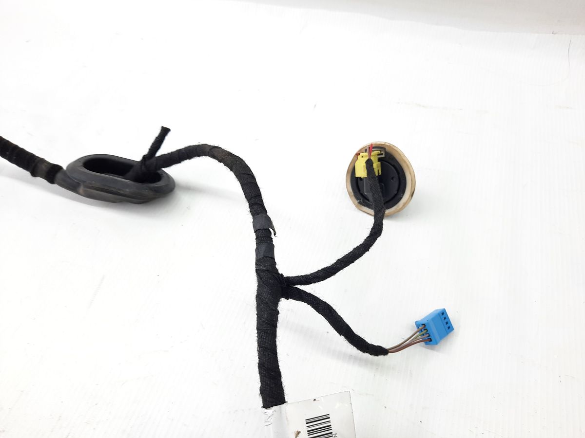 Passat Проводка двери передней правой Volkswagen Passat 2013 561971121N Volkswagen Passat 8