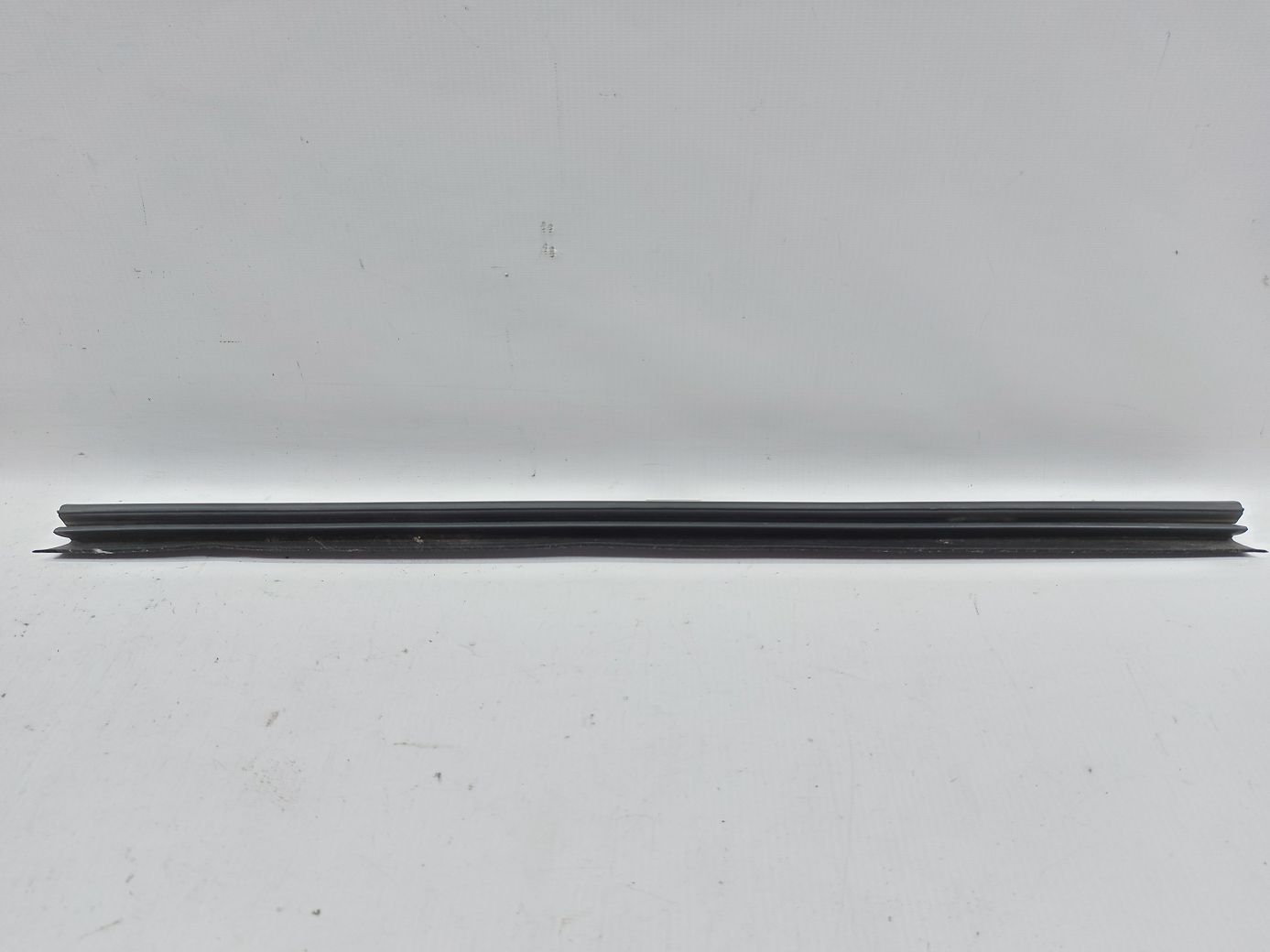 Volt Уплотнительная резинка стекла двери задней левой наружная Chevrolet Volt 2011-2015 22796904 Chevrolet Volt 2