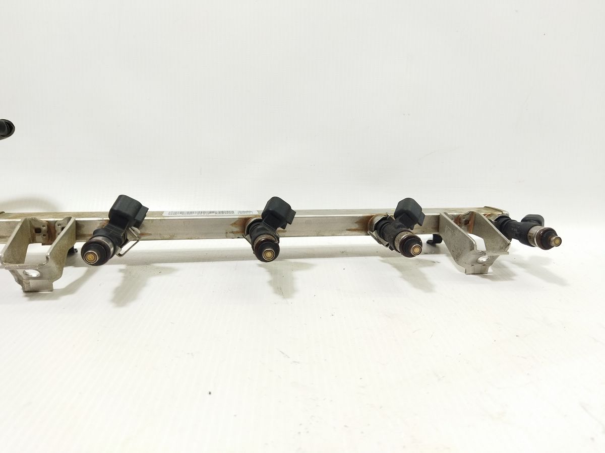 Fiesta Топливная рейка с форсунками Ford Fiesta 2011-2019 BE8Z9D280B Ford Fiesta 4