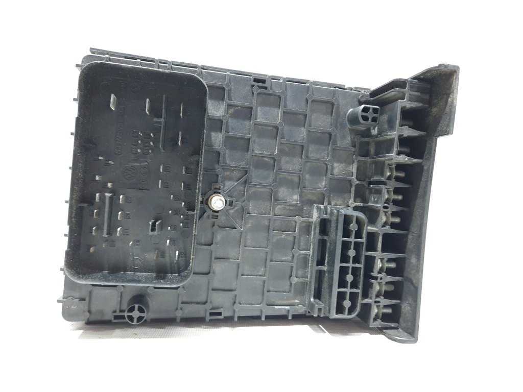 Passat cc Блок предохранителей под капотом Volkswagen Passat CC 2005-2017 1K0937132F Volkswagen Passat CC 4