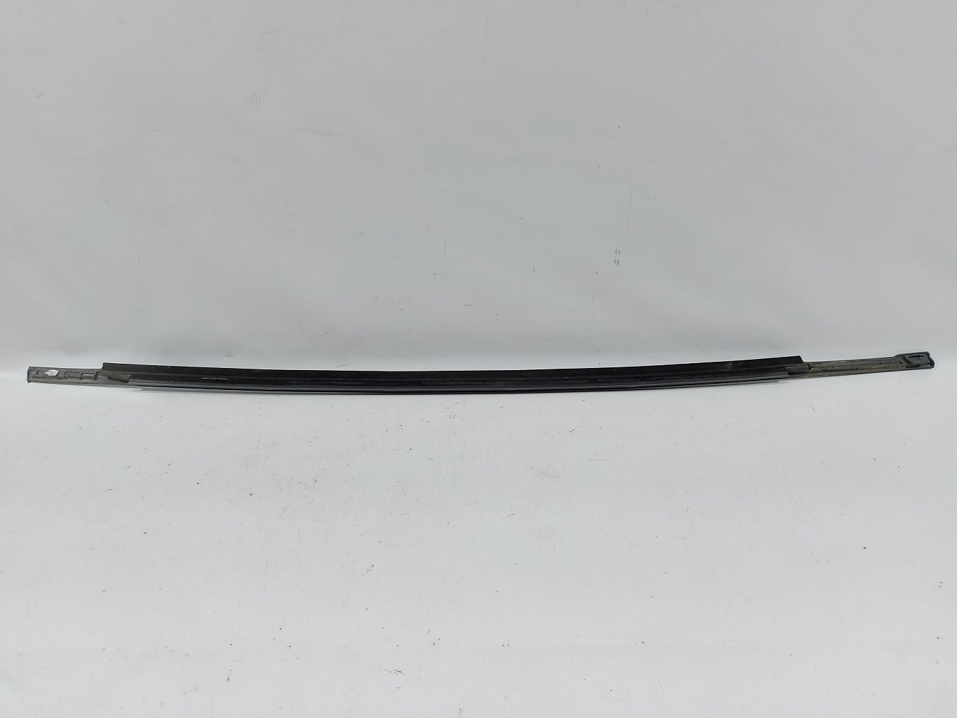 Versa note Ущільнювальна гумка скла передньої лівої зовнішня Nissan Versa Note 2014-2015 808213WC1A Nissan Versa Note 4
