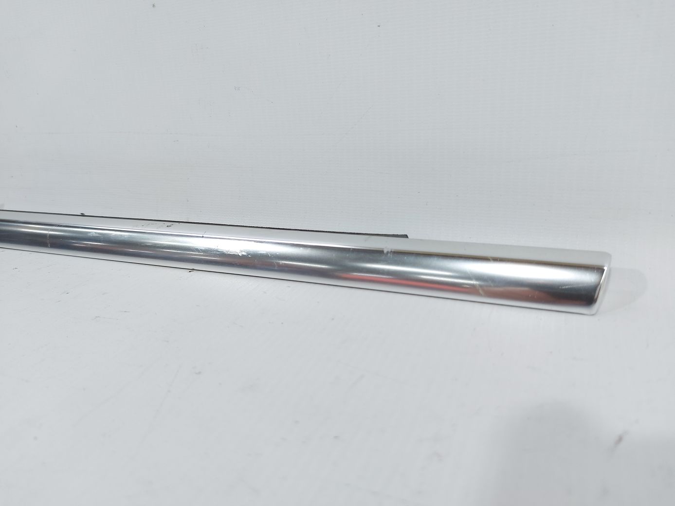 S80 Уплотнительная резинка стекла двери передней левой наружная (хром) Volvo S80 2007-2016 31349452 Volvo S80 3