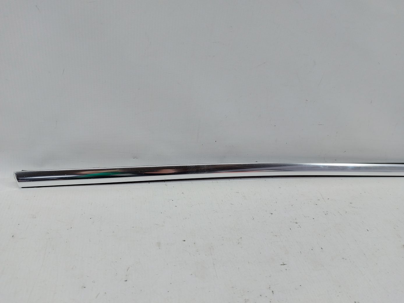 7 series Уплотнительная резинка стекла двери задней правой наружная (хром) BMW 7 2009-2015 51357185240 BMW 7 3