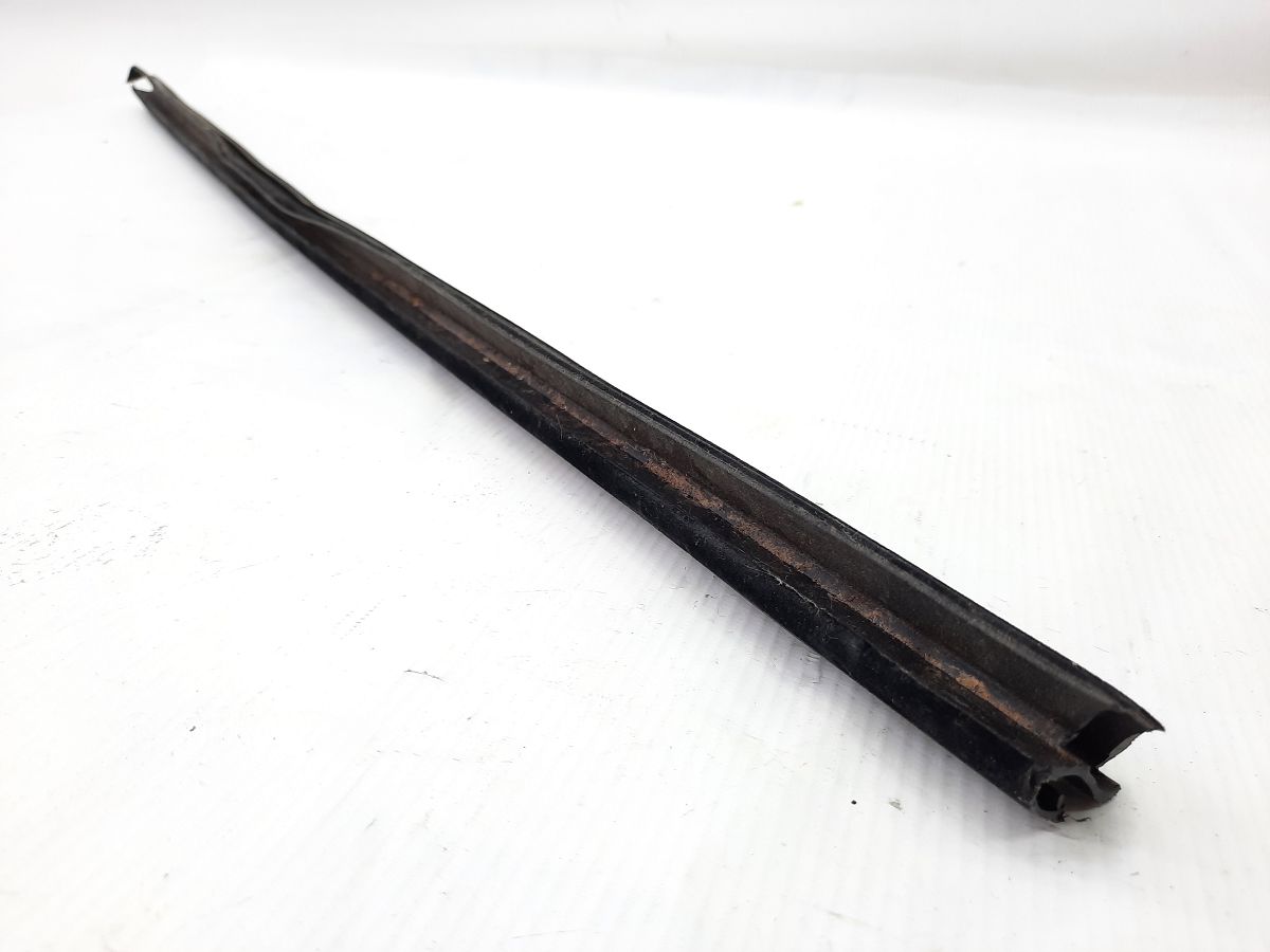 C-max Ущільнювальна гумка скла передньої лівої двері внутрішня Ford C-Max 2013-2018 AM5Z5821457A Ford C-Max 3