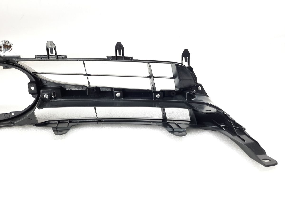  Решетка радиатора верхняя XSE Toyota Camry `15-17 Toyota Camry 8