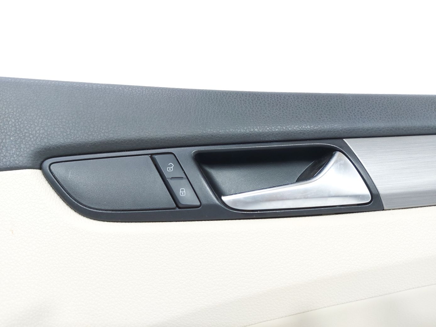 Passat Карта дверей передньої правої Volkswagen Passat 2012-2019 561867012GOUT Volkswagen Passat 3