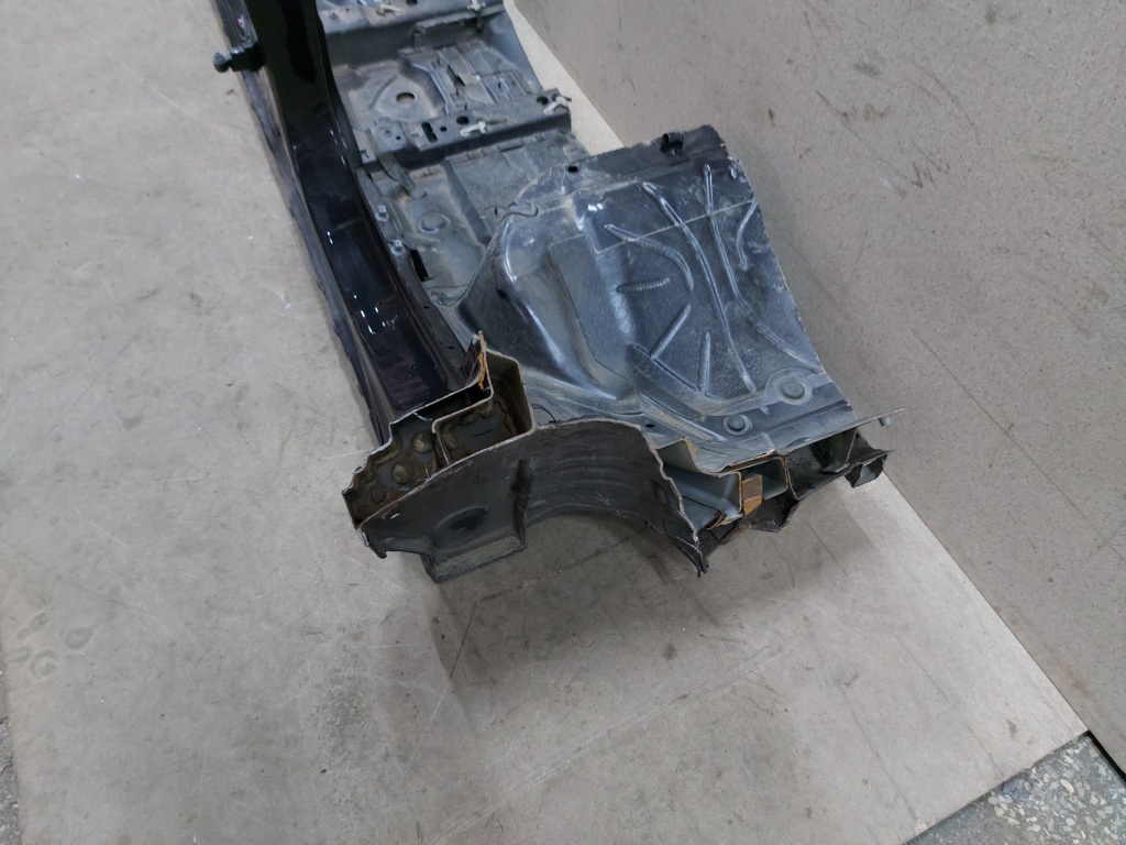 5 series Стойка центральная левая (металл) BMW 5 series 2011-2016 41217240477 BMW 5 series 14