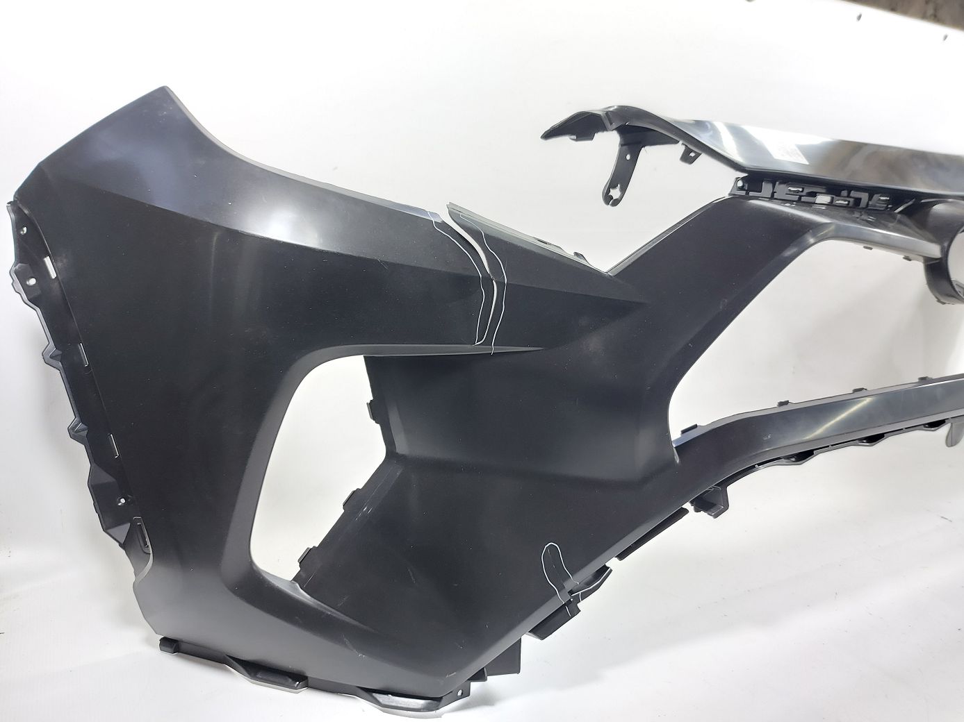 Товары с дефектами Бампер передний (сломан) Toyota RAV-4 2018-2021 521190R919 Toyota RAV-4 4