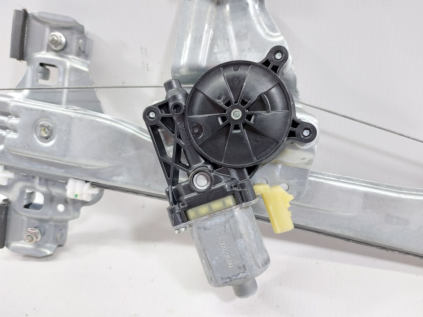 Volt Склопідйомник дверей задньої правої Chevrolet Volt 2011-2015 20998047 Chevrolet Volt 4