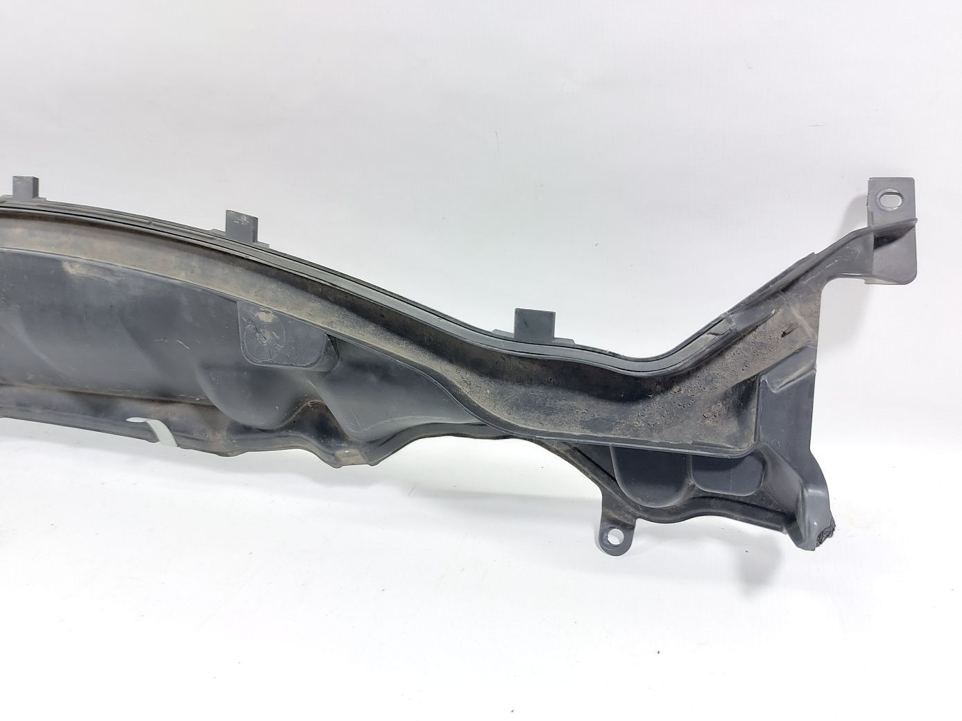 Fiesta Водосток под лобовое стекло Ford Fiesta 2011-2019 AE8Z5402010A Ford Fiesta 4