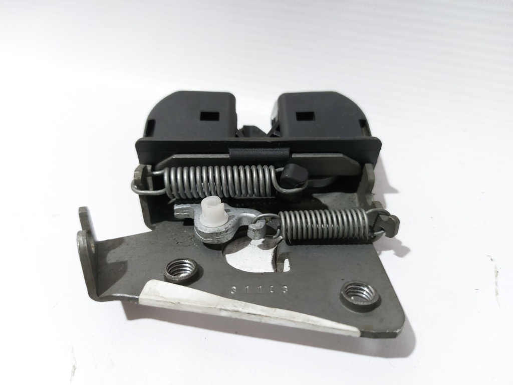 5 series. Замок спинки сидінь заднього ряду лівий BMW 5 series 2004-2021 52207112863 BMW 5 series