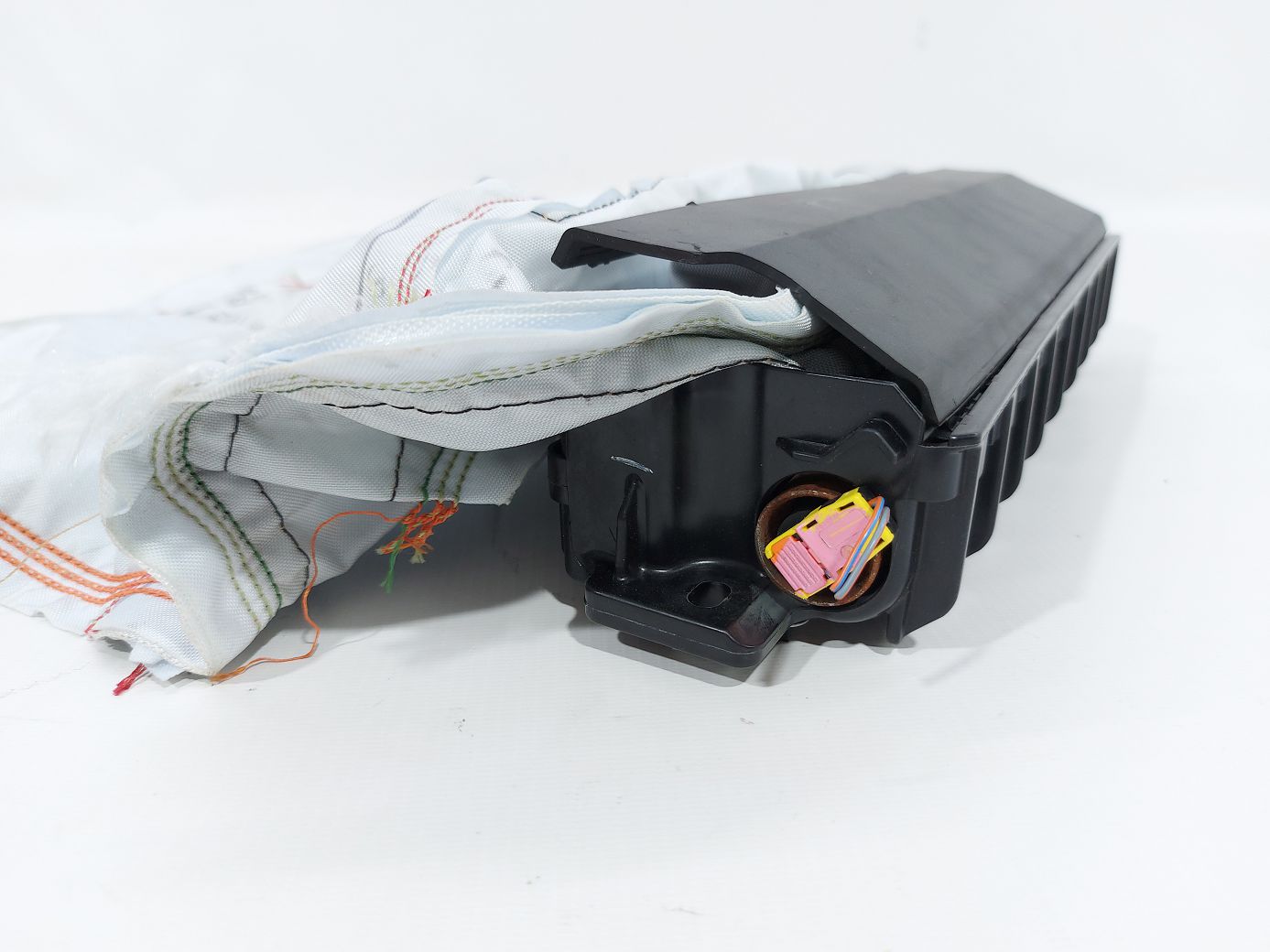 Trax Air Bag ног левый (сработавший) Chevrolet Trax 2015-2017 95259946 Chevrolet Trax 2 Trax Air Bag ног левый (сработавший) Chevrolet Trax 2015-2017 95259946 Chevrolet Trax 2