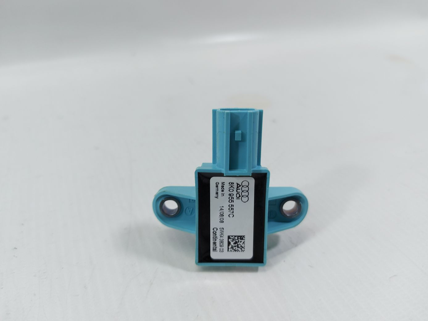 A4. Датчик удару дверей передньої правої Audi A4 2009-2016 8K0955557C Audi A4 A4. Датчик удару дверей передньої правої Audi A4 2009-2016 8K0955557C Audi A4