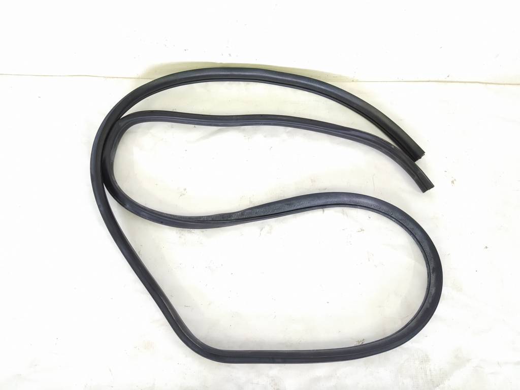 Forester. Уплотнитель стекла двери задней/передней левой Subaru Forester 2014-2018 63512SG011 Subaru Forester