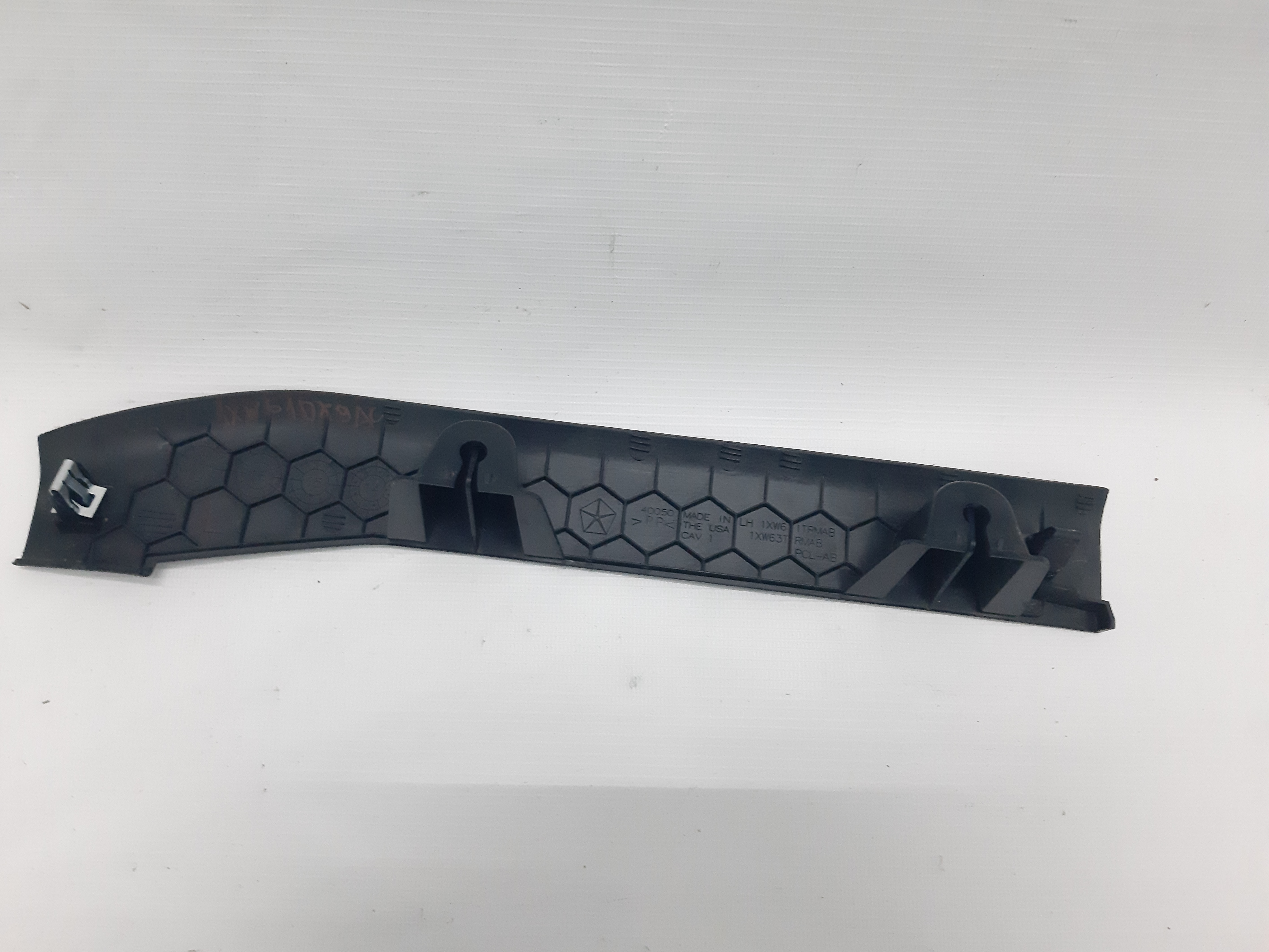 200s. Молдинг лівий стійки Chrysler 200 S 2015 1XW61DX9AD Chrysler 200 S