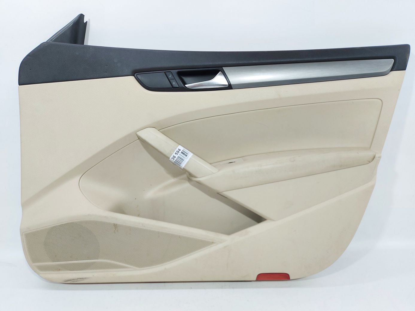 Passat. Карта дверей передньої правої Volkswagen Passat 2012-2019 561867012GOUT Volkswagen Passat