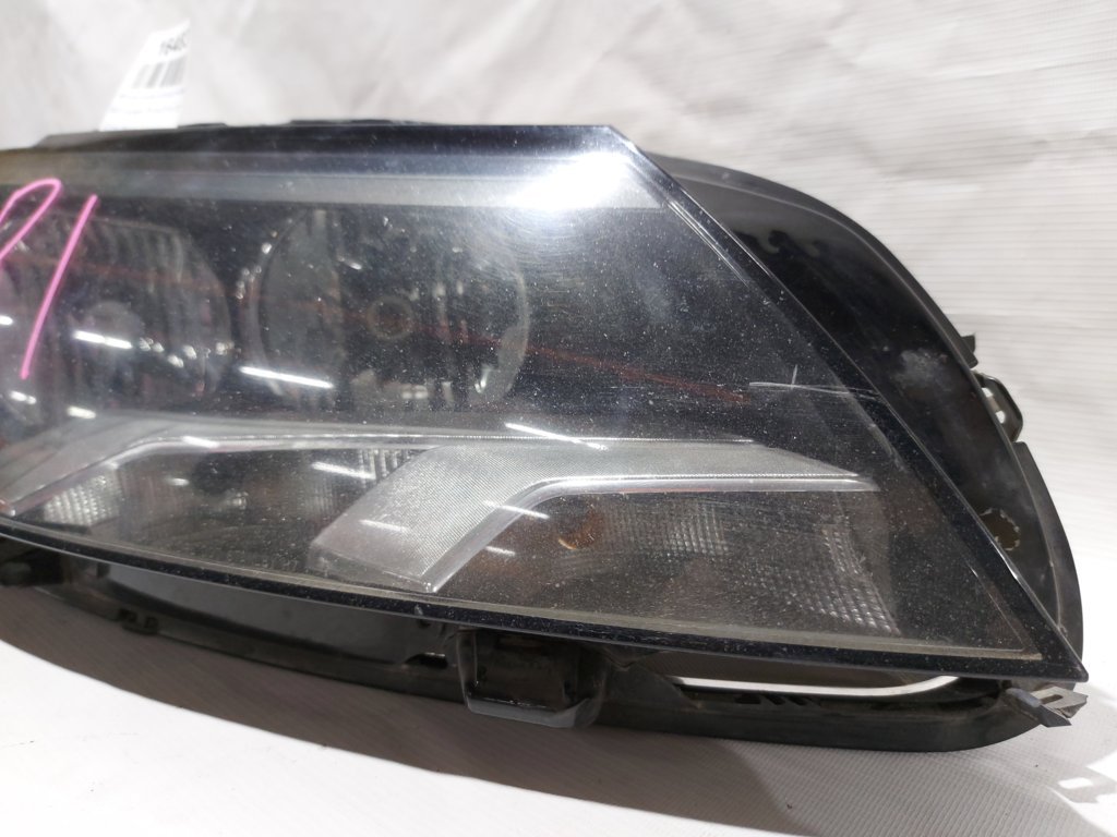 Товари з дефектами Фара передня права (дефект) Volkswagen Passat S 2012-2015 561941006D Volkswagen Passat S 14