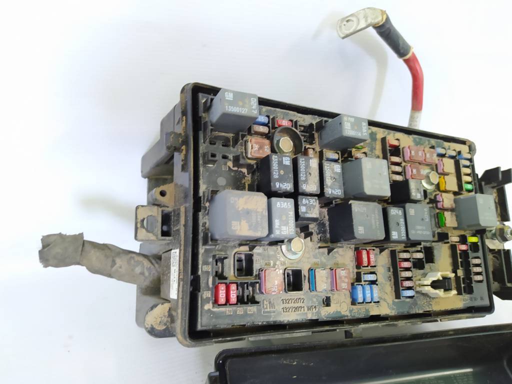 Malibu Блок предохранителей моторного отсека Chevrolet Malibu 2014-2016 23424338 Chevrolet Malibu 3