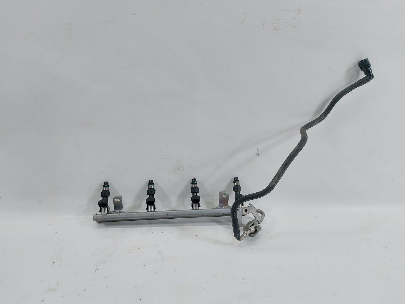 Altima. Паливна рейка з форсунками Nissan Altima 2014-2018 175203TA1A Nissan Altima