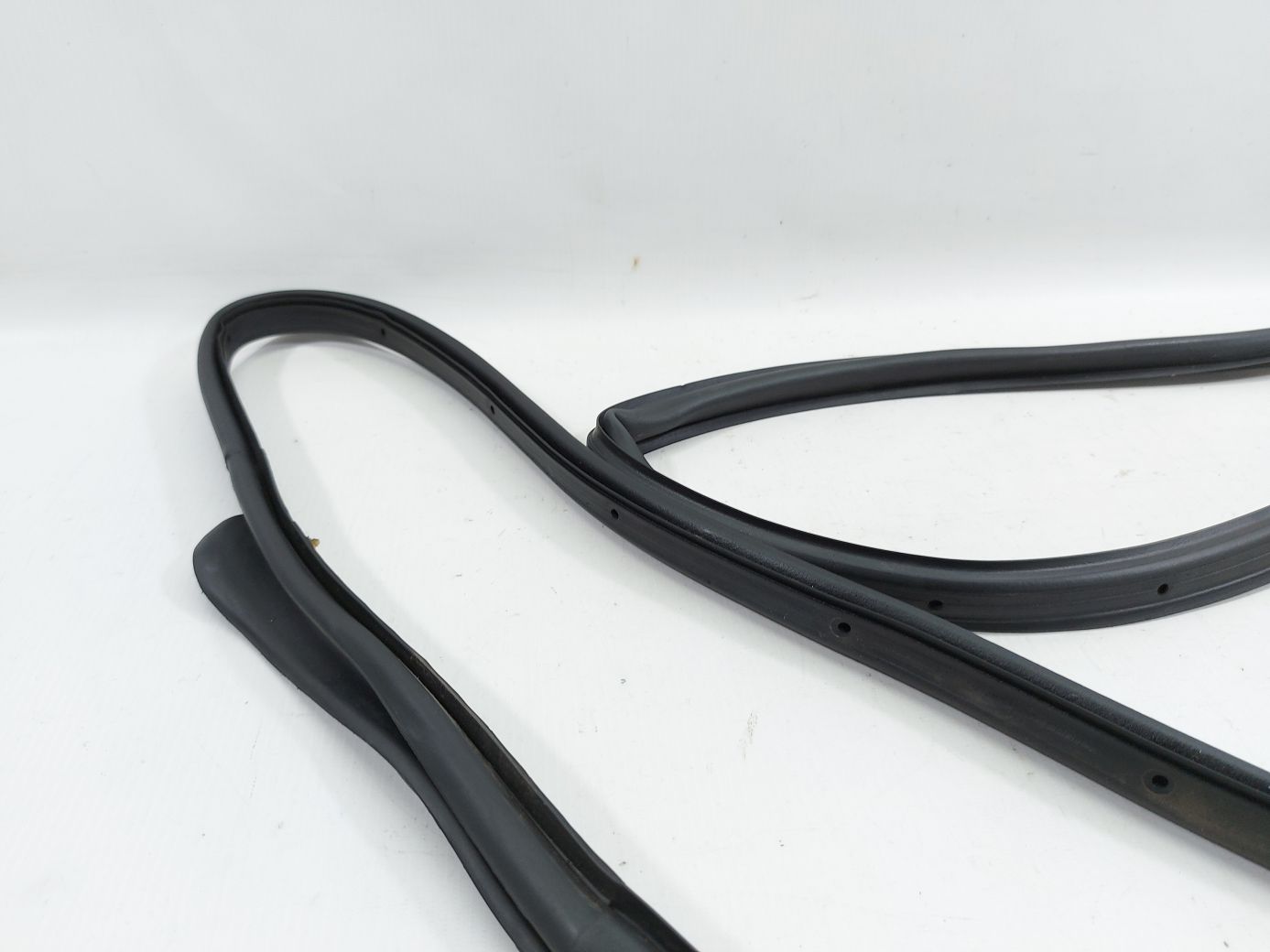 Trax Уплотнительная резинка двери передней левой Chevrolet Trax 2015-2021 42385183 Chevrolet Trax 3