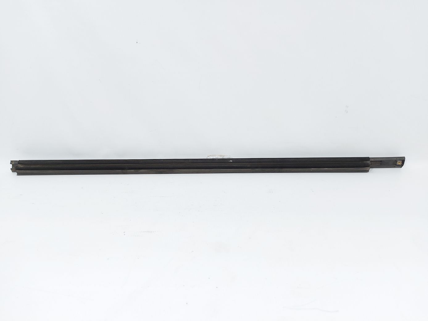 Journey Уплотнитель стекла наружный двери передней правой Dodge Journey 2009-2020 5076856AI Dodge Journey 4 Journey Уплотнитель стекла наружный двери передней правой Dodge Journey 2009-2020 5076856AI Dodge Journey 4