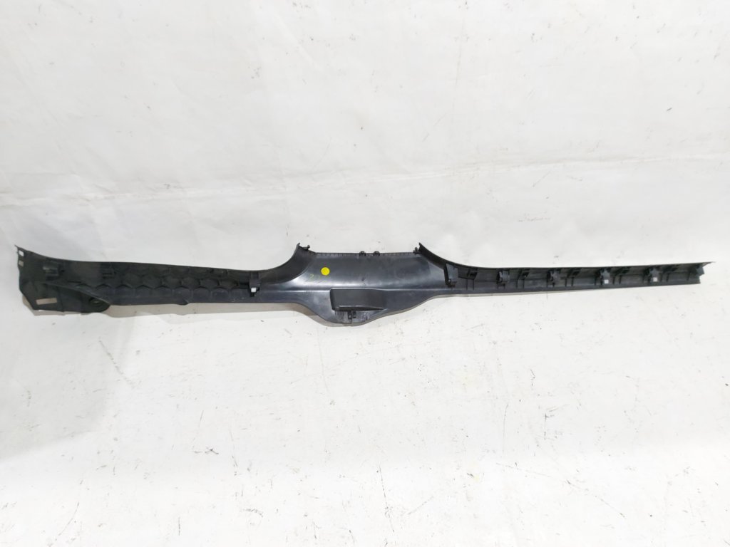 Passat s Обшивка порога внутрішня права Volkswagen Passat S 2012-2019 561853372C82V Volkswagen Passat S 20